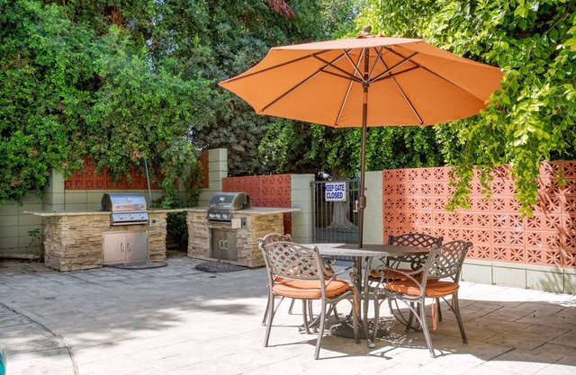 Ideal Encino 2BR w/ W/D, Pool & Gym, nr Ventura Blvd, by Blueground