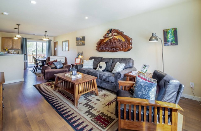 Ideal Family Retreat Near the Coast & State Parks with Gas Grill, Deck, & WiFi
