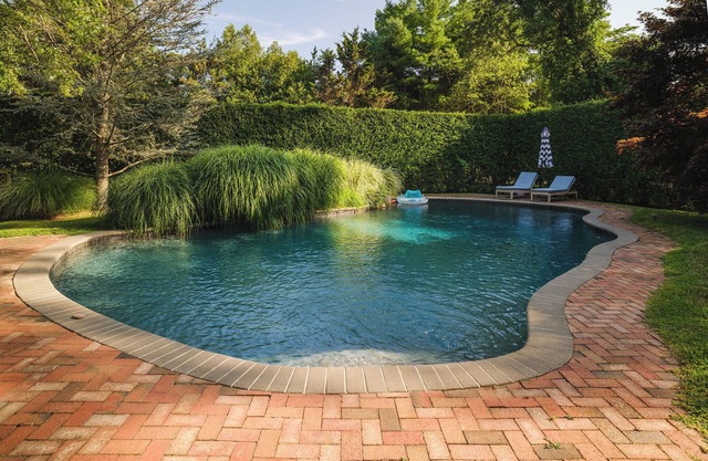 Ideal for 2 families, private, pool, close to beaches and marina Sleeps 12