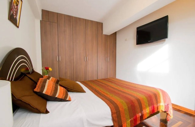 Ideal for a romantic couple, queen bed, wi fi.