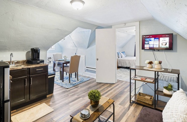 1 bdrm near Clev Clinic, UH, VA, "APPROVED HOUSING VENDOR" for Clev Clinic
