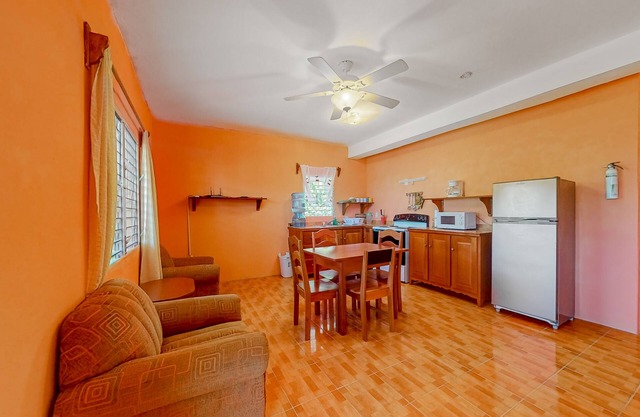 Ideal Getaway W/ Full Kitchens, Free WiFi, Beach Access
