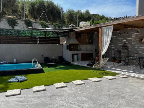 Ideal House with Private Pool & Parking