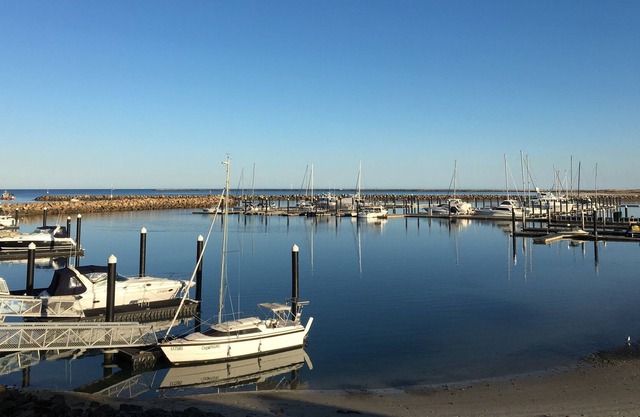 IDEAL LOCATION IN NORTH HAVEN. SUITABLE FOR FAMILIES. WATCH THE YACHTS