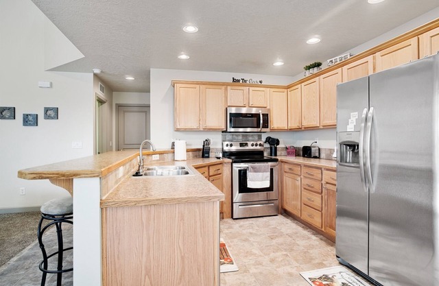 Ideal Location~Cozy~1600sqft~Pets Welcome~BBQ