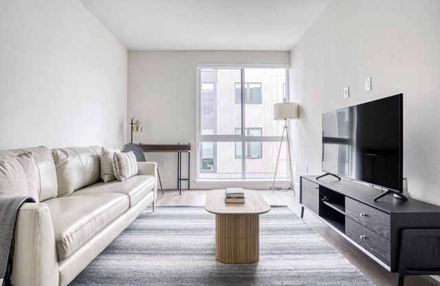 Ideal Mountain View 1BR w/ Pool, Gym & W/D, near 280 & 101, by Blueground