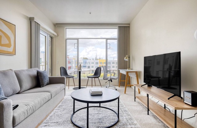 Ideal Palo Alto 2BR w/ W/D, Pool & Spa, walk to Pinterest, by Blueground