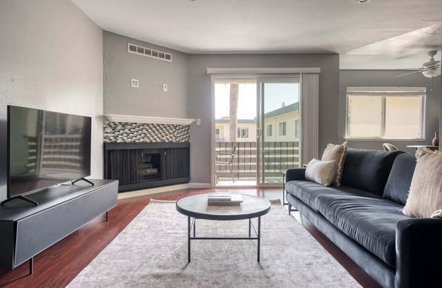 Ideal Redwood City 2BR w/ W/D & Pool, nr TJ & WF, by Blueground