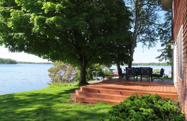 Lake Home magnifiquement décoré sur les rives du lac Rush près de Rush City