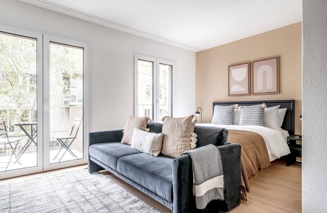 Ideal Wiedikon 1.5 Room w/ Storage & W/D, 1 min to Market, by Blueground