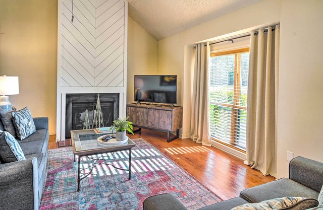 Ideally Located Baton Rouge Townhome w/ Yard!