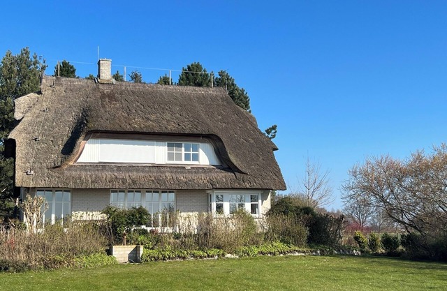 Idylisch Gelegenes Haus in Direkter Boddenlage - Haus am Boddenufer