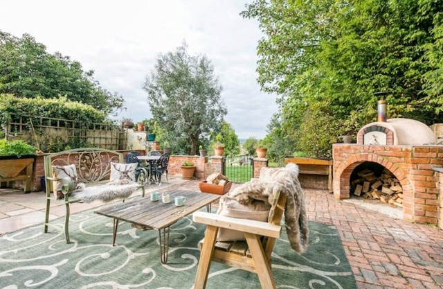 Idyllic 2- Bedroom barn with amazing views
