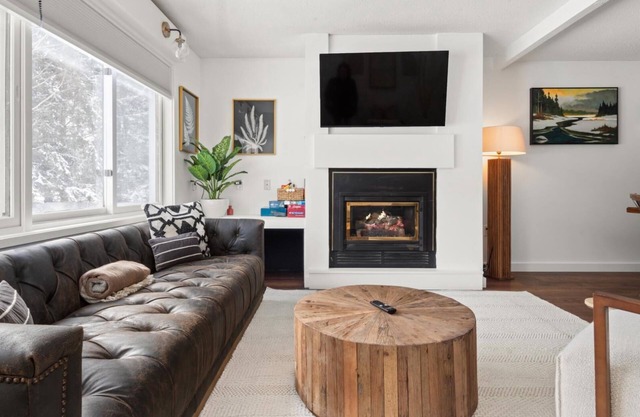 Idyllic 2BR Condo, Centrally Located Quiet Retreat