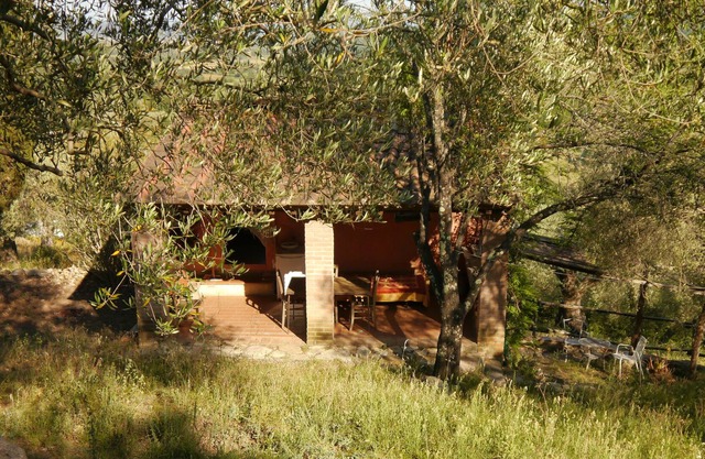 chalet idyllique sur une colline près de la mer