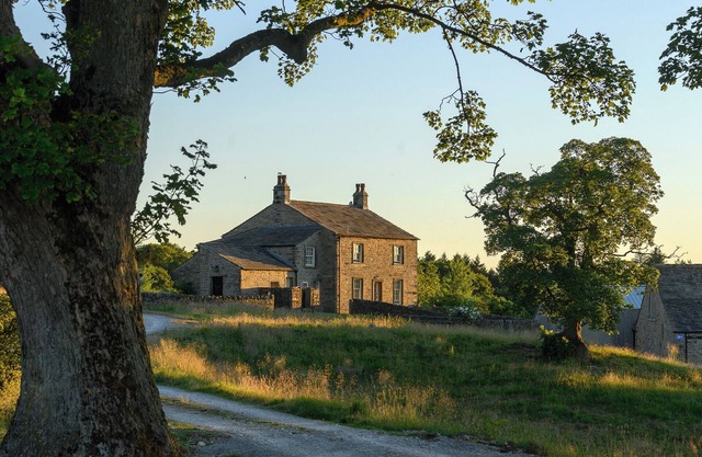 Idyllic country detached cottage sleeping 8 guests with free breakfast