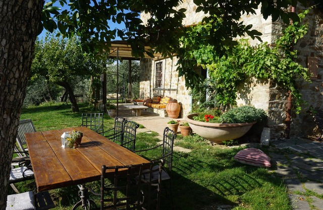 IDYLLIC FARMHOUSE IN THE HEART OF THE CHIANTI CLASSICO