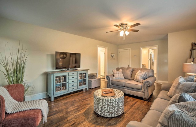 Idyllic Getaway w/ Deck ~ 4 Mi to Dtwn Athens