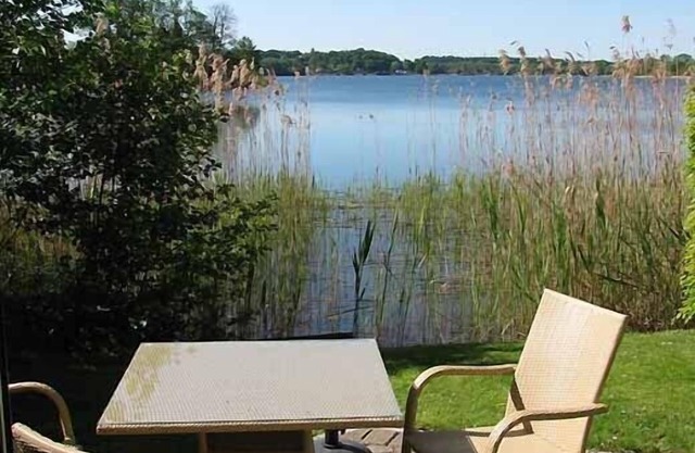 Maison de vacances idyllique à Timmdorf sur un terrain lacustre avec son propre accès au lac