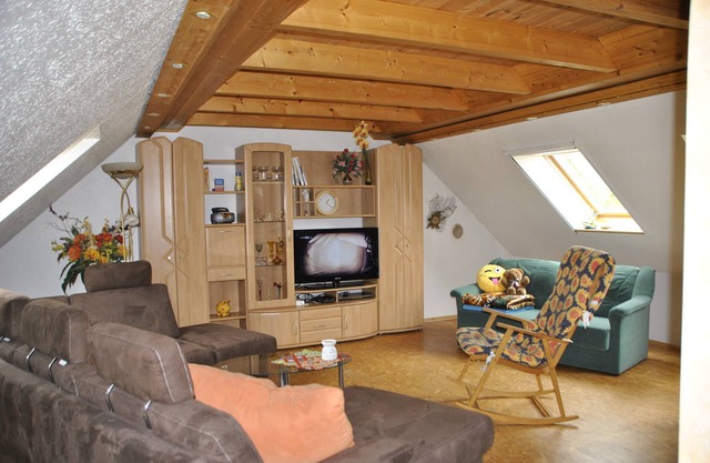 appartement idyllique et ensoleillé à l'étang de baignade naturel et avec une cheminée