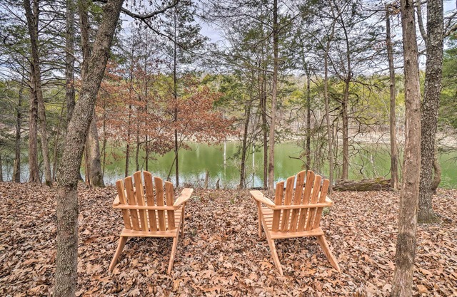 Idyllic Table Rock Lake Cabin w/ Fire Pit!