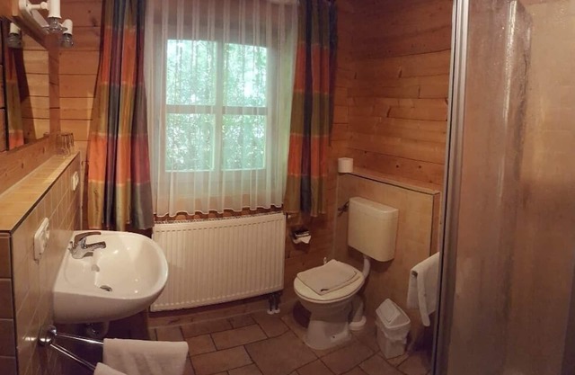 Maison de vacances idyllique avec terrasse et pelouse