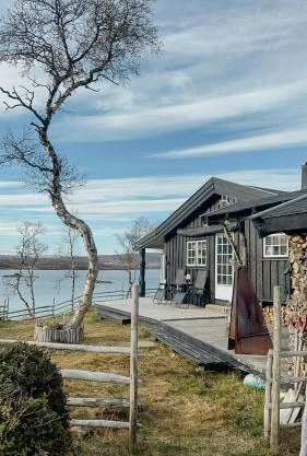 Idyllisk Hytte Ved Vandet I Hessdalen