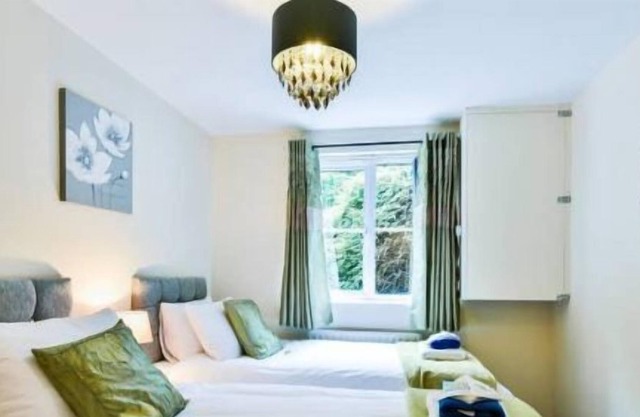 If you are looking for a quiet and peaceful stay in Crawley then look no further. A beautiful com...