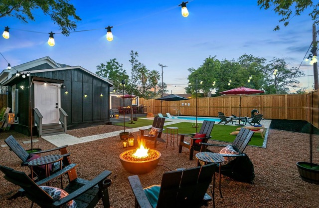 IG-Worthy-Oasis: Heated Pool+Hot Tub+Fire Pit+Movie Room in Downtown.
