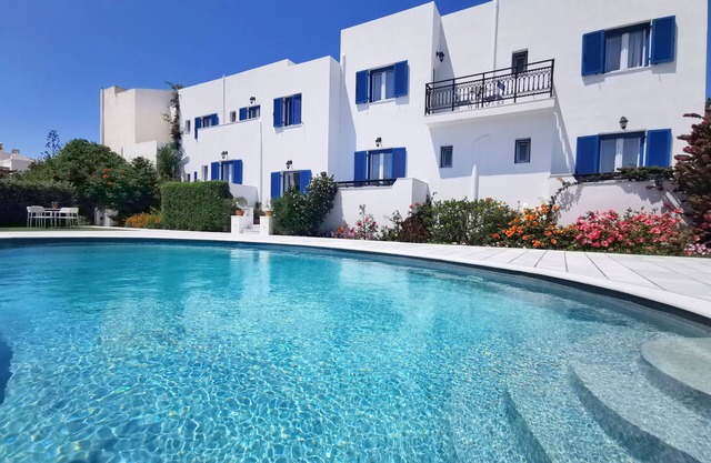 Ikaros Studios - Pool & Jacuzzi, 5 mins from beach