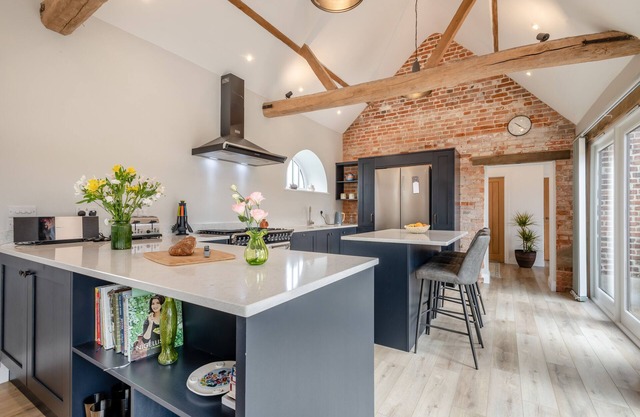 Iken Barn - Two Bedroom House, Sleeps 4