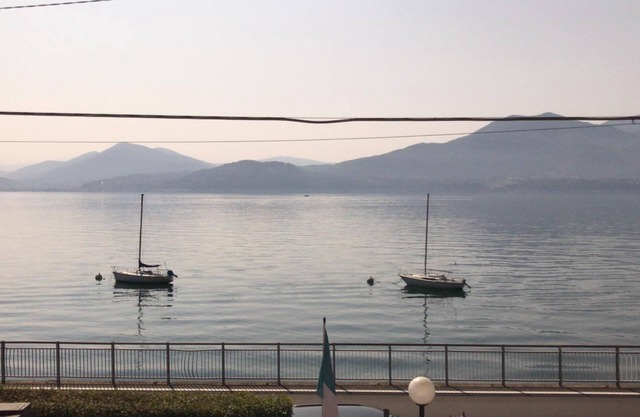 "Il Gatto Nero" Maison de vacances avec une vue splendide sur le lac Majeur