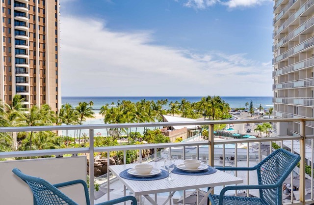 Ilikai 516 Ocean / Lagoon Views- New K Bed, Q Sofabed - Newly Renovated
