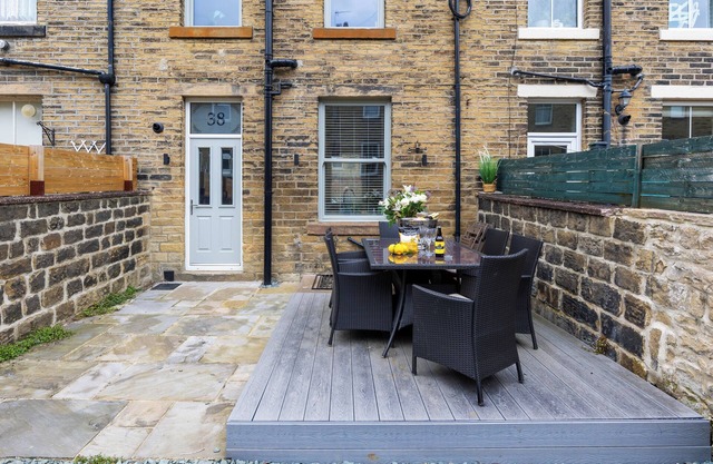 Ilkley House ** Sleeps 10 ** with Parking