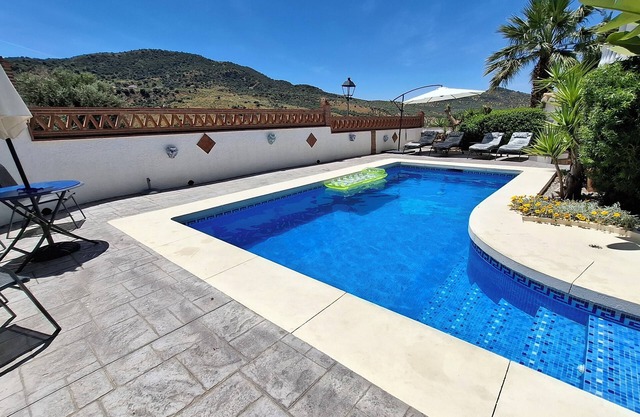 Villa impeccable avec 2 chambres et 2 salles de bains Piscine privée chauffée pour 4 personnes (MAX 6)
