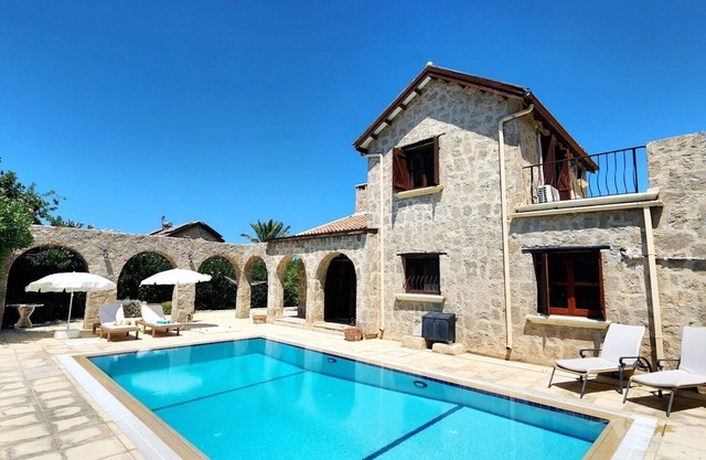 Maison de vacances traditionnelle en pierre jaune