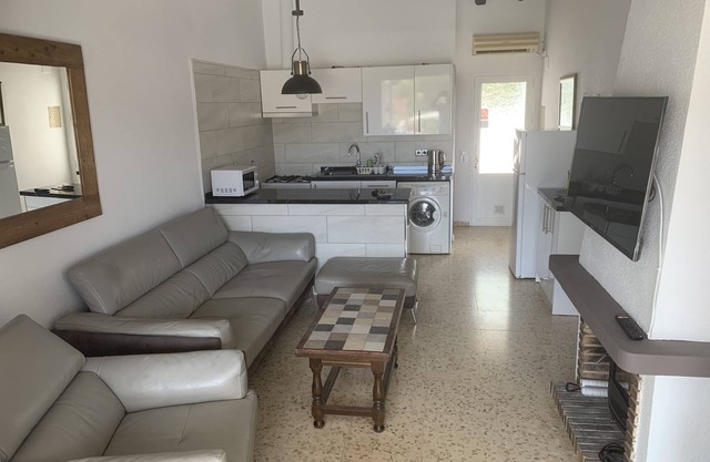 Immaculate 3 Bedroom (Sleeps 5) Villa in Moraira, 1km to town centre.