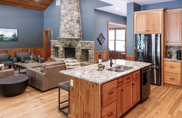 *NEW LISTING* Immaculate & Secluded Ephraim Escape