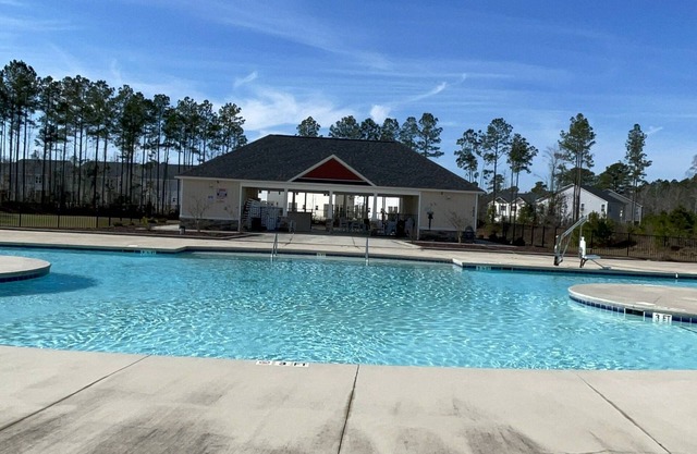 Immaculate and smart brand new construction duplex house!