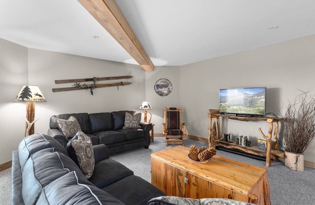 Condo immaculé à deux pas des pistes de ski et des sentiers de randonnée !!