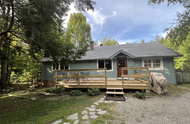 Immaculate Country Home by Goose Pond w/ Sandy Private Beach. 25 mi. from Acadia