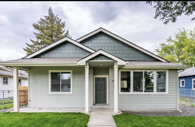 Immaculate & fun house close to downtown Spokane! Private room - Shared Living