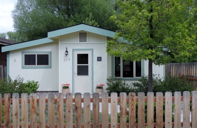 Cottage impeccable et bien aménagé au coeur d'Ennis, Mt.