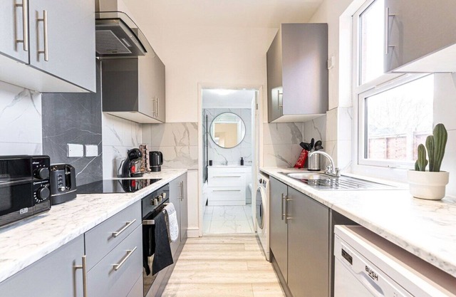 Immersive Cinematic Cosy Retreat in City Centre