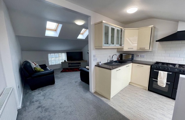 Impeccable 2-Bed Apartment in Scarborough