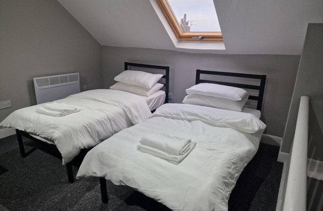 Impeccable 3-Bed Apartment in Bradford to explore