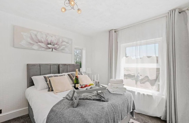 Impeccable 2-Bed Apartment in Milton Keynes