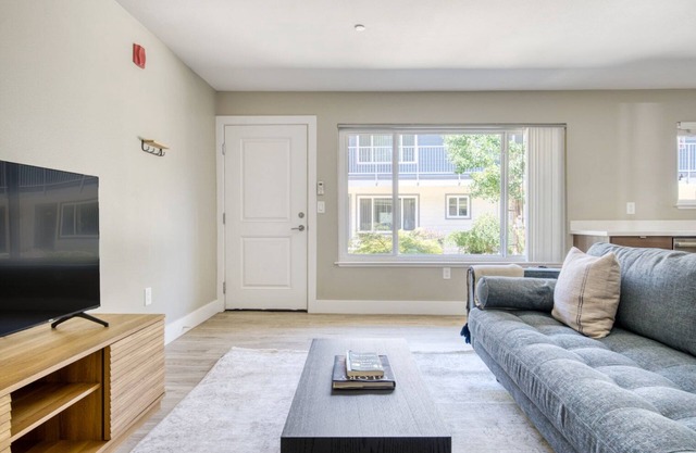 Impeccable Campbell 1BR w/ W/D, Pool, Gym, walk to WF + TJ, by Blueground