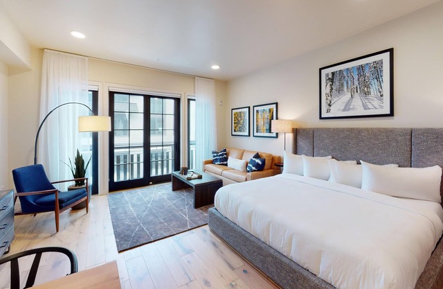 Impeccable Condo|Pet Friendly|Juliette Balcony