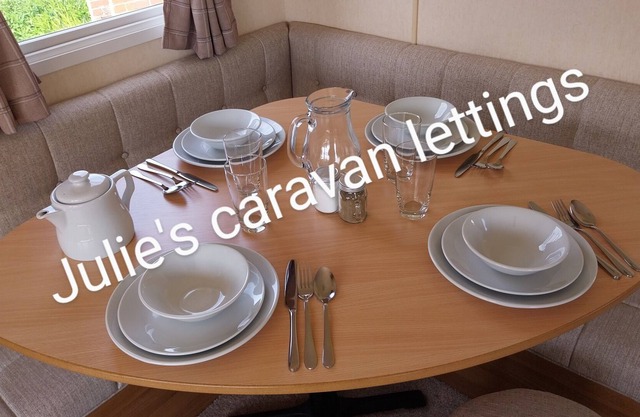 Impeccable 2-Bed Lodge in Walton on the Naze